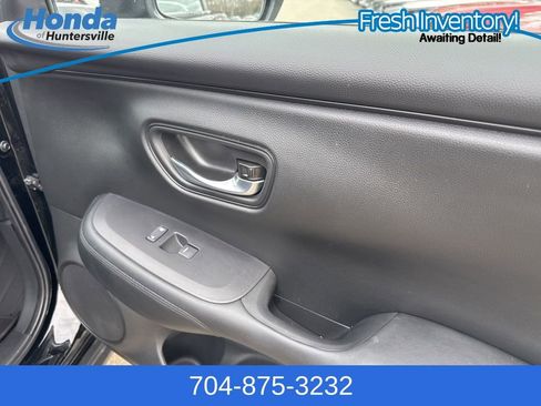 Used 2025 Honda HR-V LX image 18