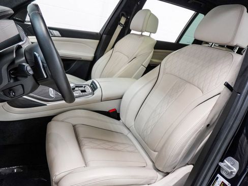 Used 2022 BMW X7 M50i w/ Dynamic Handling Package image 18