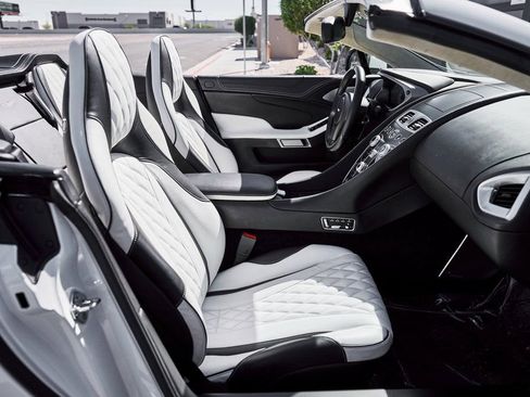 Used 2017 Aston Martin Vanquish S image 35