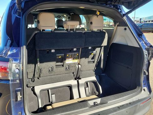 Used 2022 Toyota Sienna XLE image 6