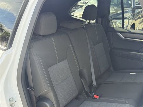 Used 2025 GMC Acadia Elevation image 31