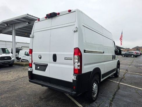 Used 2025 RAM ProMaster 2500 w/ Convenience Group FWD image 4