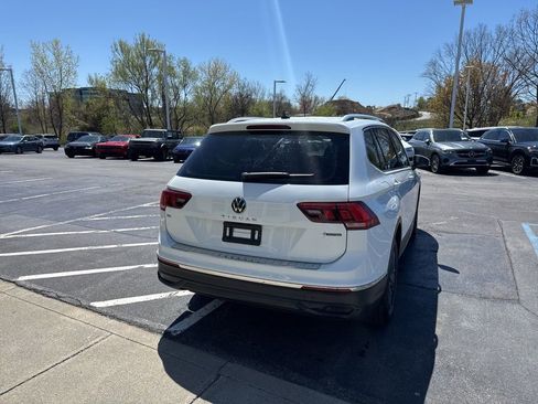 Used 2022 Volkswagen Tiguan SE AWD/4WD image 4