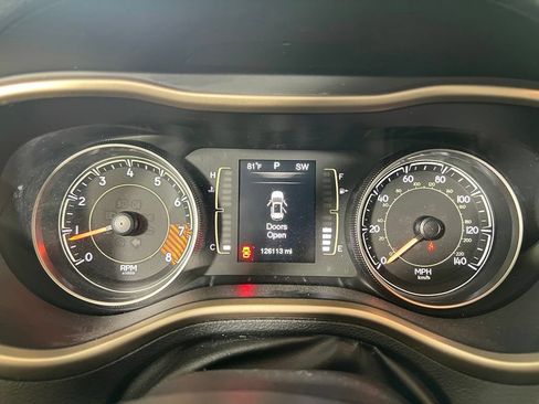 Used 2014 Jeep Cherokee Latitude w/ Cold Weather Group AWD/4WD image 23