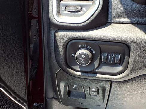 Used 2024 RAM 1500 Laramie AWD/4WD image 13