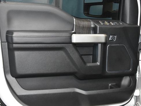 Used 2021 Ford F250 Lariat w/ Lariat Ultimate Package image 4