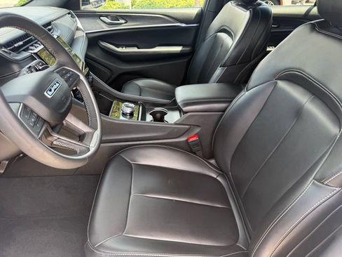 Used 2024 Jeep Grand Cherokee Limited RWD image 10
