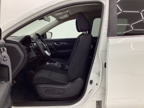 Used 2019 Nissan Rogue SV image 14