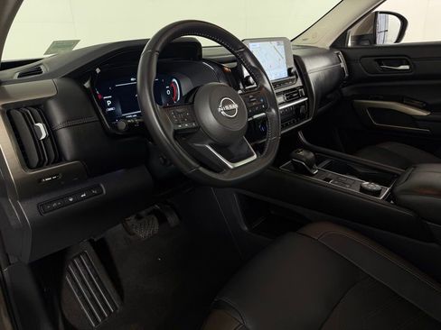 Used 2024 Nissan Pathfinder Platinum image 21