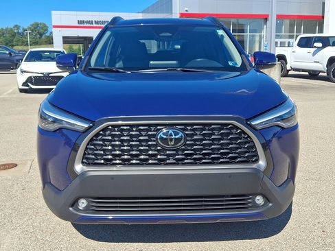 Used 2023 Toyota Corolla Cross XLE w/ Convenience Package AWD/4WD image 2