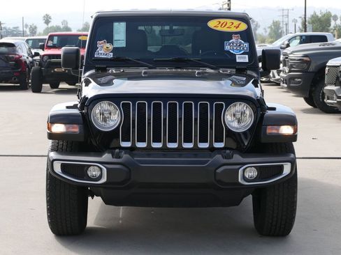 Used 2022 Jeep Wrangler Unlimited Sahara w/ Cold Weather Group image 6
