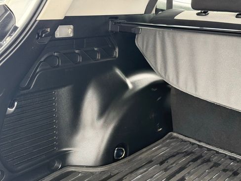 Used 2017 Toyota RAV4 XLE image 31