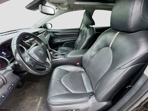 Used 2018 Toyota Camry XSE FWD image 13
