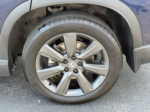 Used 2025 Honda Pilot Sport image 35