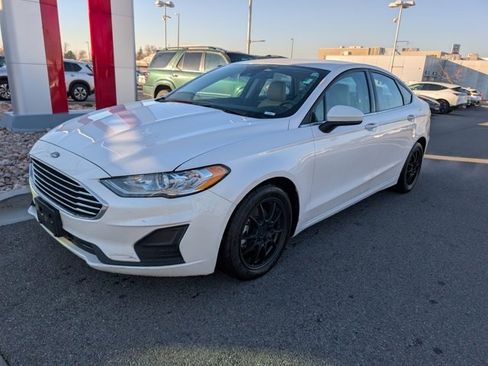 Used 2020 Ford Fusion SE image 2