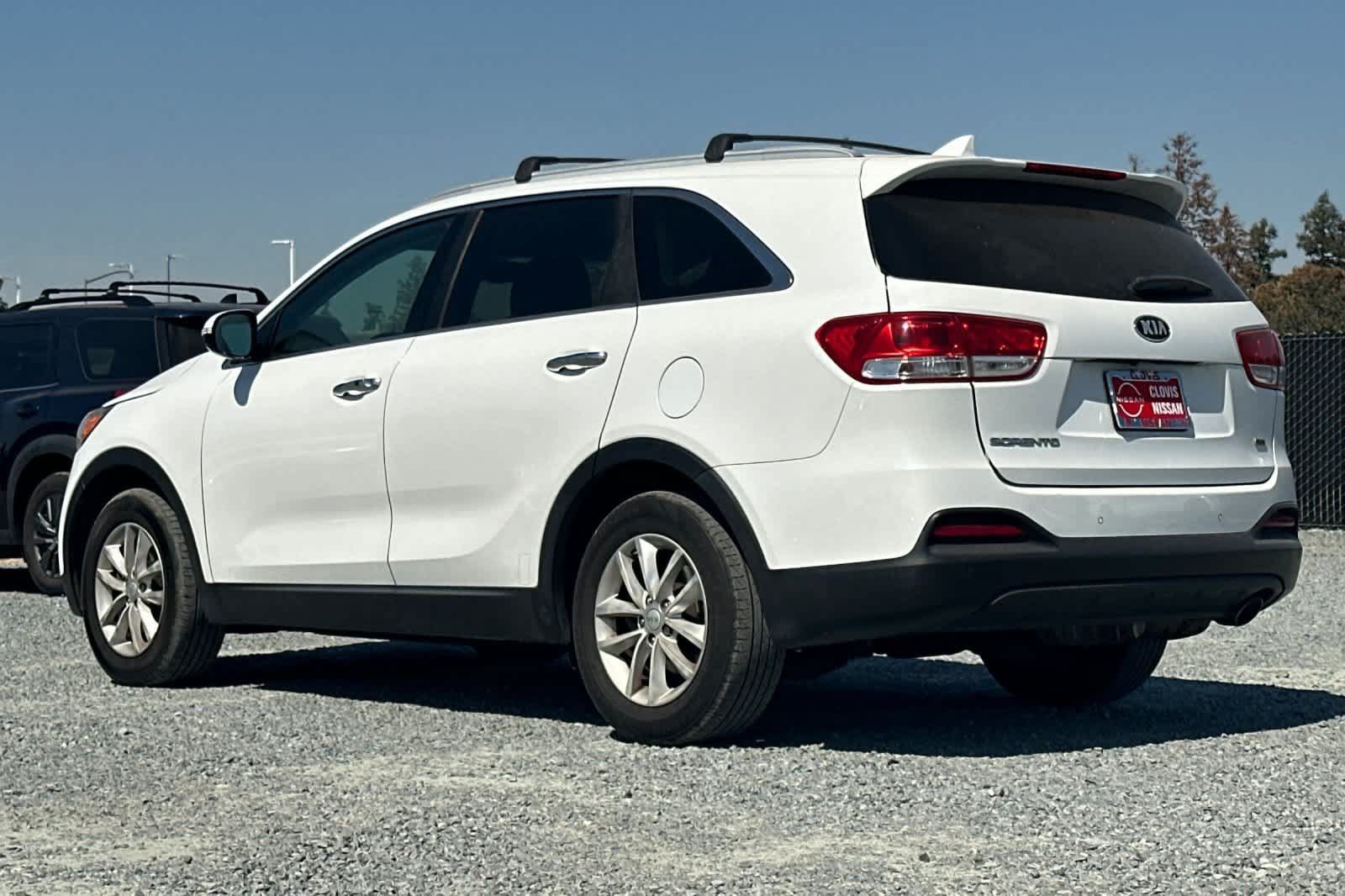 Used 2017 Kia Sorento FWD w/ LX Convenience Package image 7