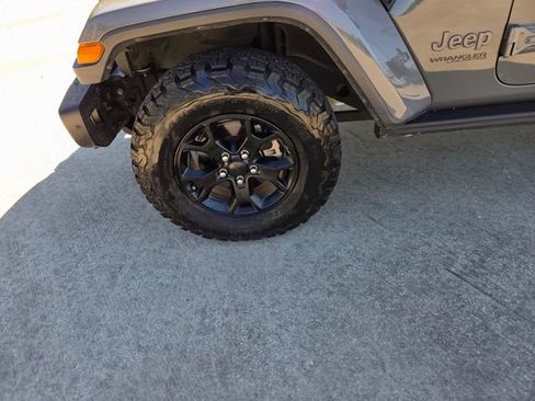 Used 2018 Jeep Wrangler Unlimited Sahara w/ Quick Order Package 24M Moab image 11