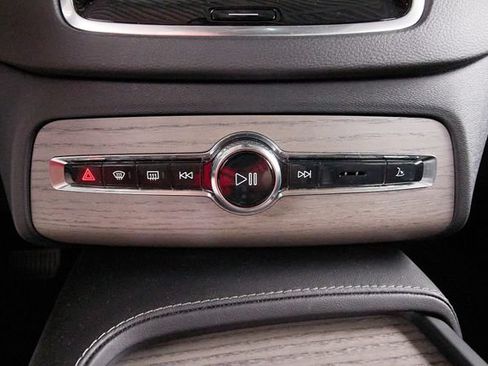 Used 2023 Volvo XC90 B6 Ultimate w/ Lounge Package AWD/4WD image 13