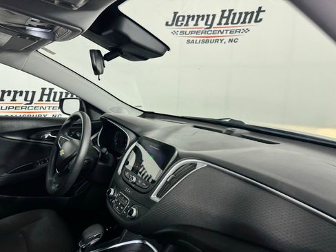 Used 2024 Chevrolet Malibu LT image 32