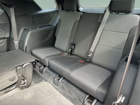 Used 2022 Chevrolet Traverse LT FWD image 25