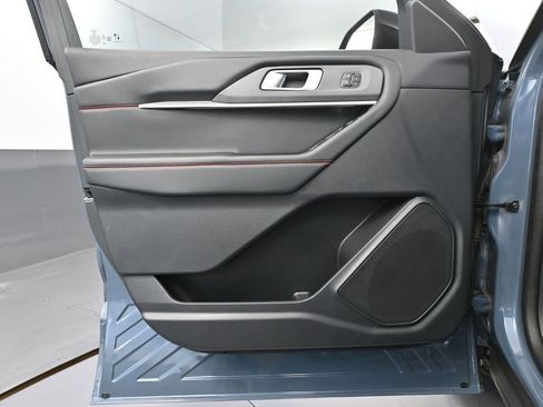 Used 2025 Ford Explorer ST image 18