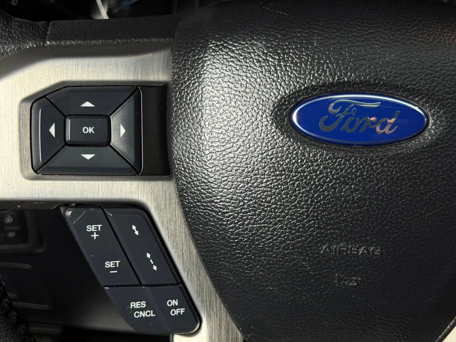 Used 2015 Ford F150 Platinum w/ Equipment Group 701A Luxury AWD/4WD image 32