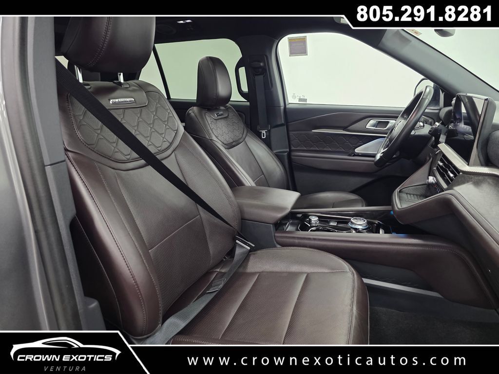 Used 2025 Ford Explorer Platinum w/ LUX Leather Package AWD/4WD image 13