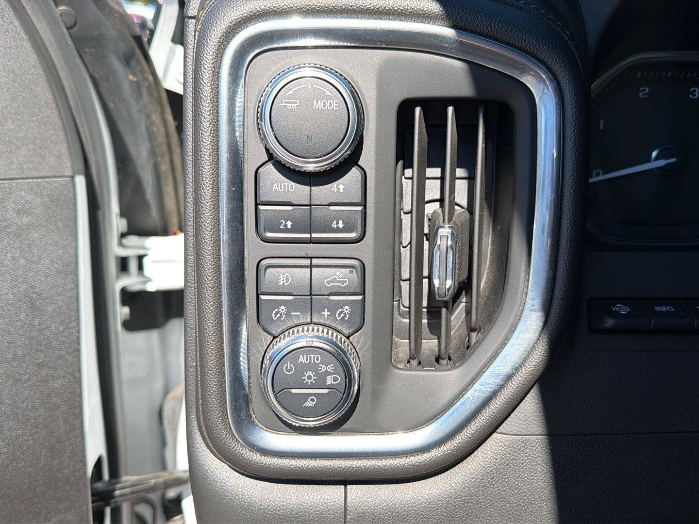 Used 2023 GMC Sierra 2500 AT4 w/ AT4 Premium Plus Package AWD/4WD image 20