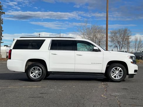 Used 2017 Chevrolet Suburban LT image 8