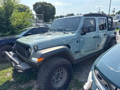 Used 2024 Jeep Wrangler Unlimited Sport AWD/4WD image 2