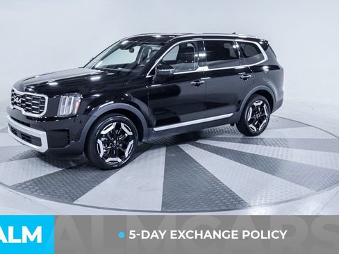 Used 2025 Kia Telluride S FWD image 3