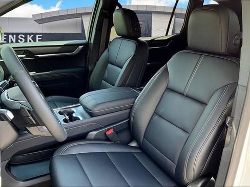 New 2026 GMC Acadia Elevation w/ Elevation Premium Package image 9