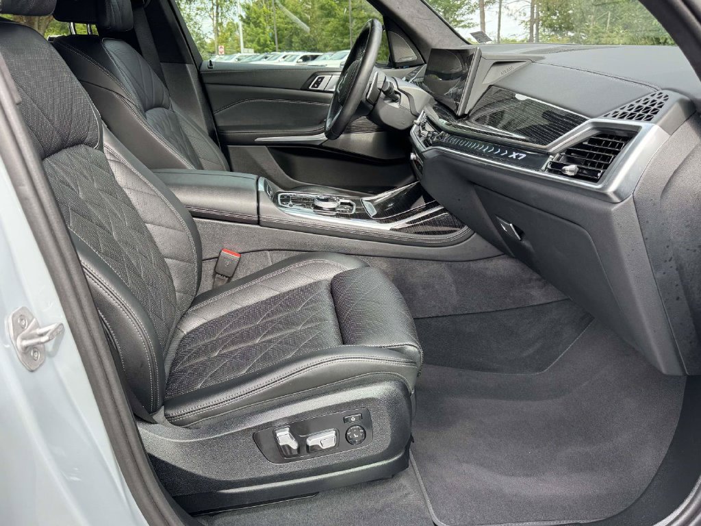 Used 2025 BMW X7 xDrive40i w/ M Sport Package AWD/4WD image 14
