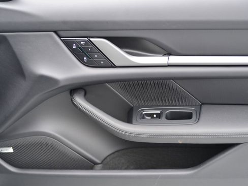 Used 2025 Porsche Taycan image 12