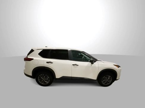Used 2024 Nissan Rogue S image 9