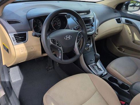 Used 2013 Hyundai Elantra GLS w/ Preferred Pkg image 10
