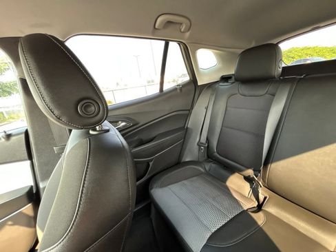 Used 2025 Chevrolet Trax LT FWD image 29