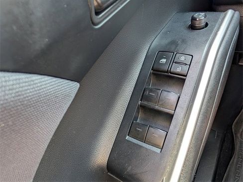 Used 2024 Toyota Highlander LE image 33