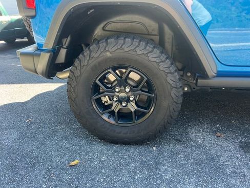 Used 2024 Jeep Wrangler Unlimited image 13