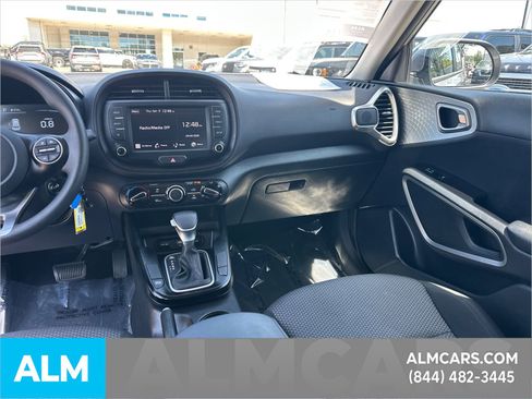 Used 2025 Kia Soul LX w/ LX Technology Package FWD image 17
