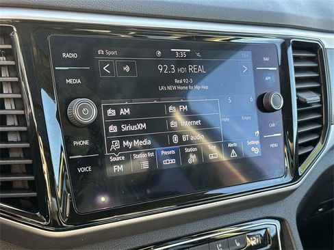 Used 2022 Volkswagen Atlas SEL Premium image 12