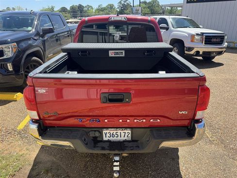 Used 2017 Toyota Tacoma SR5 w/ Tow Package image 5