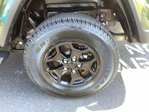 Certified 2021 Jeep Gladiator Willys image 8