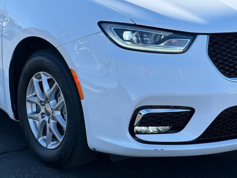 Certified 2024 Chrysler Pacifica Touring-L image 11