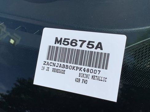 Used 2019 Jeep Renegade Latitude FWD image 36