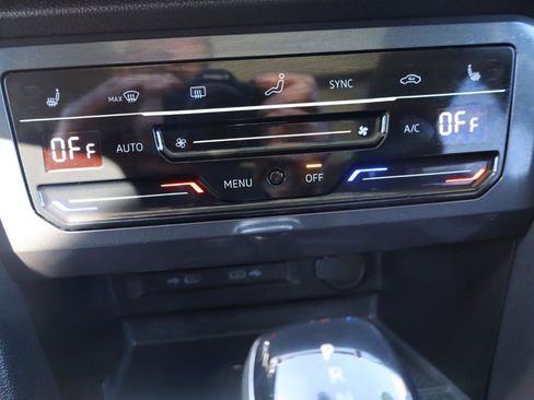 Used 2023 Volkswagen Tiguan SE AWD/4WD image 13