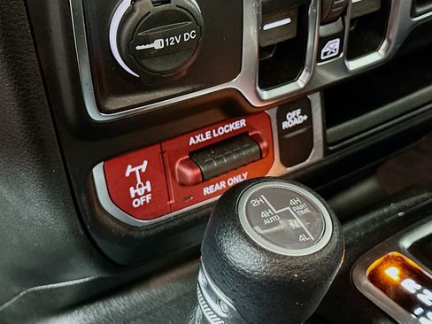 Used 2024 Jeep Wrangler Unlimited AWD/4WD image 25