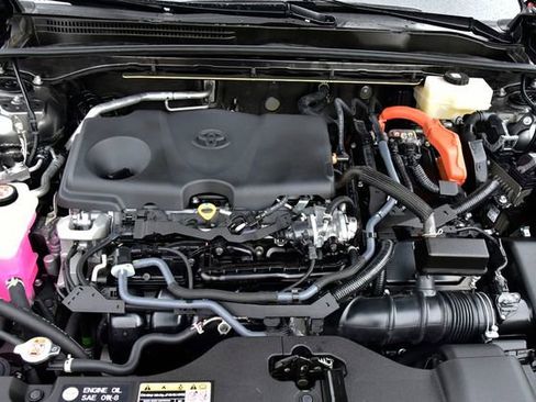 Used 2023 Toyota Crown Limited image 34