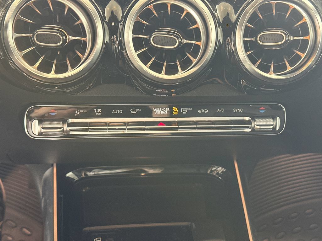 Used 2023 Mercedes-Benz GLB 250 w/ Premium Package image 6