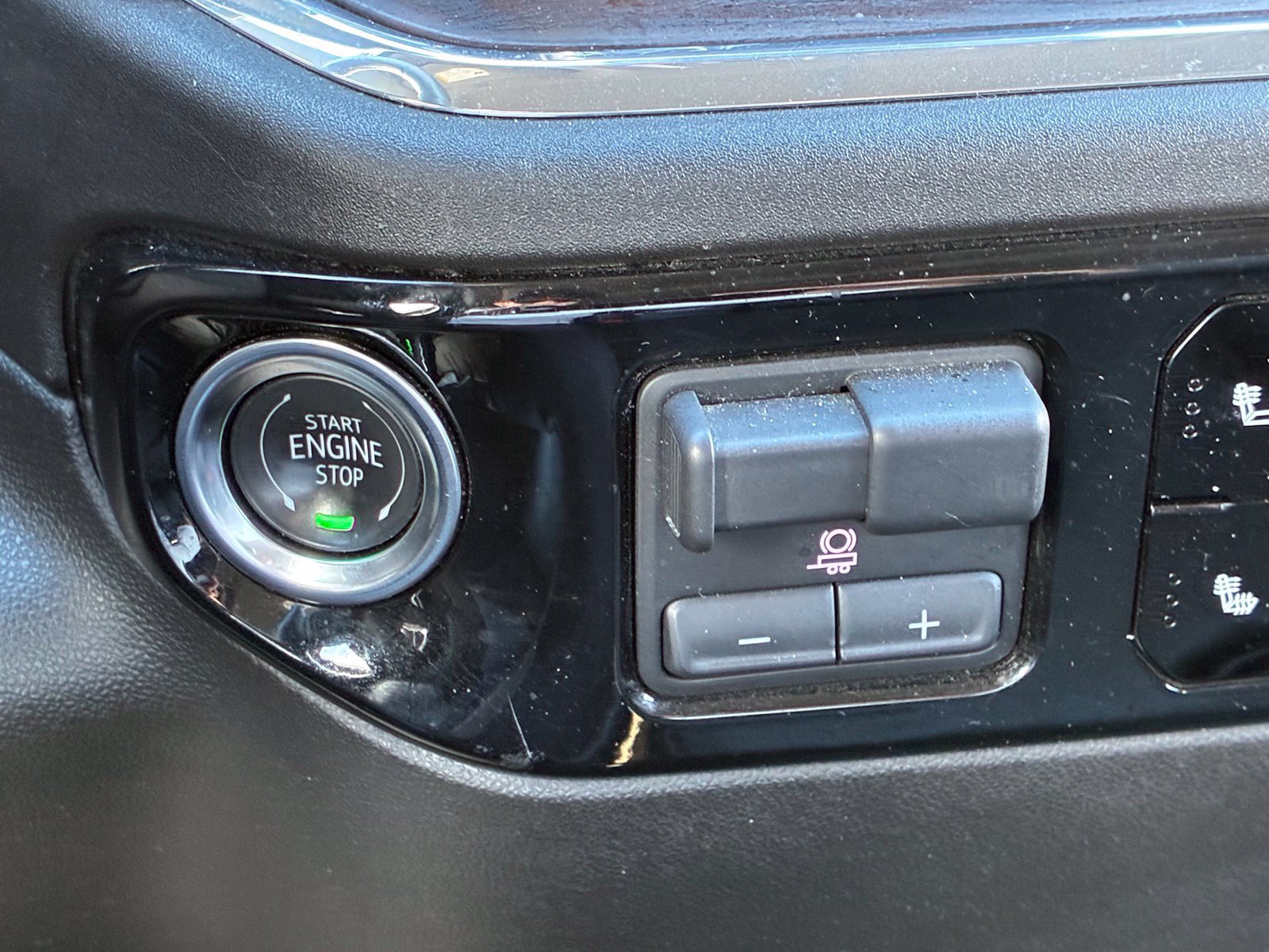 Used 2025 GMC Sierra 1500 SLT AWD/4WD image 22